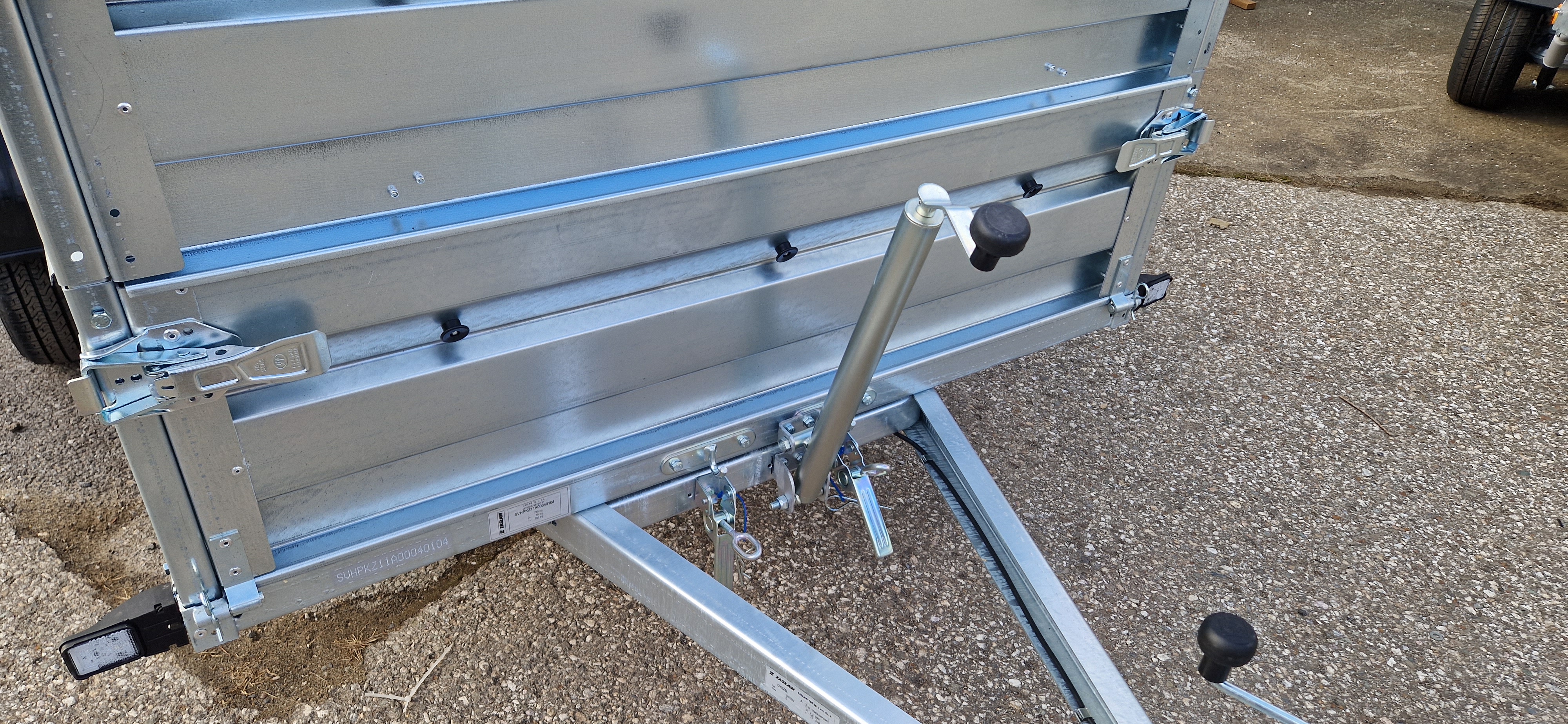 PKW-Anhänger, Autoanhänger HP 2313 UKA, 2350 x 1330 x 350 mm, 750 kg ungebremst inkl. Aufsatzwände u. Flachplane